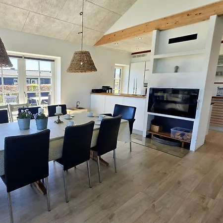 Holiday home Modernes-ferienhaus-mit-meerblick-in-strandnaehe Mommark
