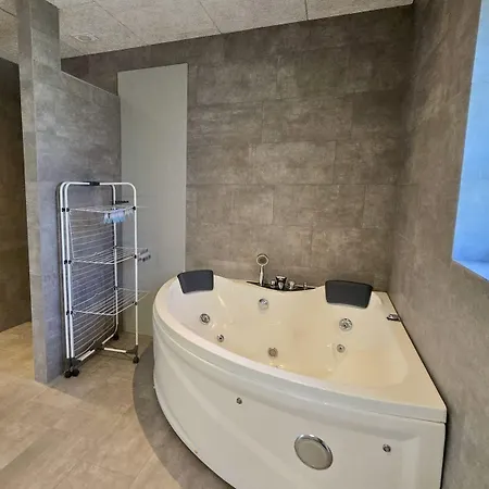 度假居 Modernes-ferienhaus-mit-meerblick-in-strandnaehe
