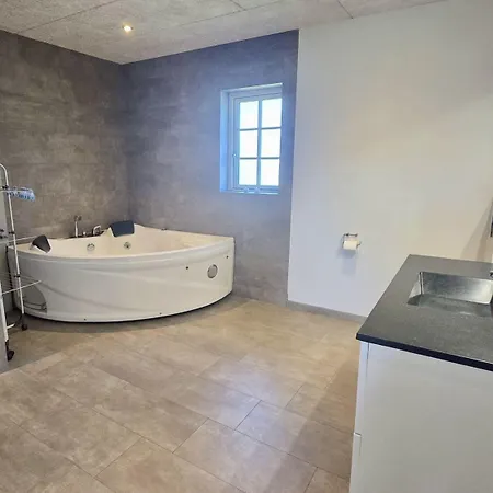 Holiday home Modernes-ferienhaus-mit-meerblick-in-strandnaehe *