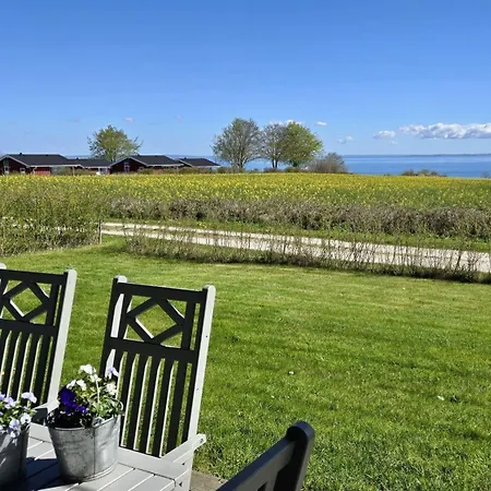 度假居 Modernes-ferienhaus-mit-meerblick-in-strandnaehe Mommark