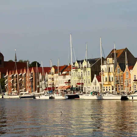 度假居 Modernes-ferienhaus-mit-meerblick-in-strandnaehe *